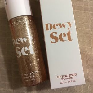 Anastasia Beverly Hills Makeup - 2019 ABH Dewy Mist Anastasia Beverly Hills Makeup - 2019 ABH Dewy Mist